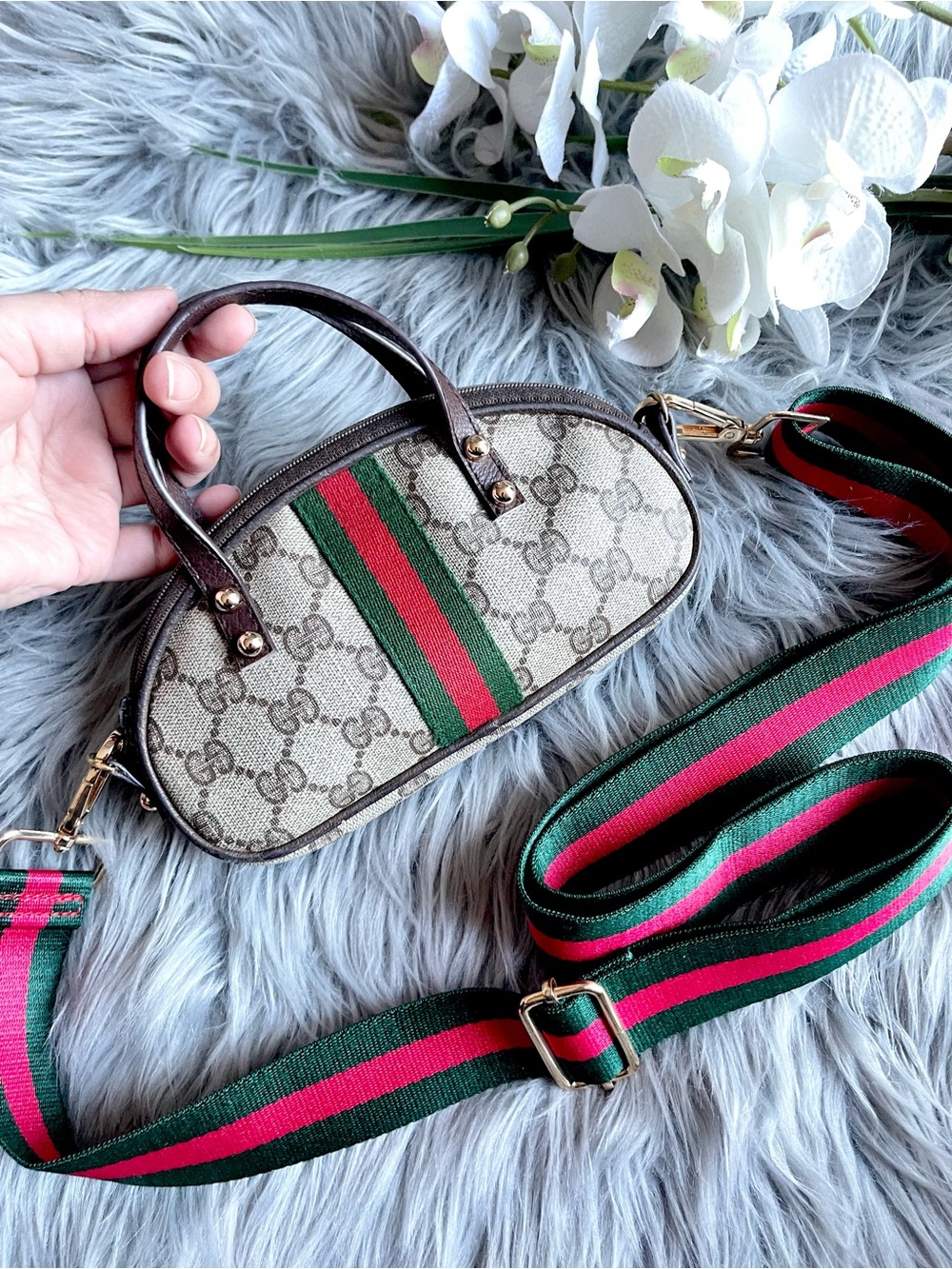 Authentic Gucci vintage web sherry line crossbody bag (Y2K)